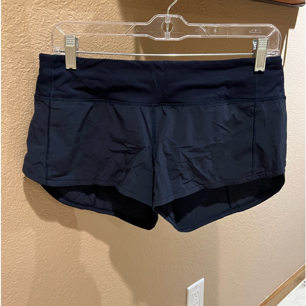 Lululemon 2.5” Speed-Up low rise short in true navy, size 6